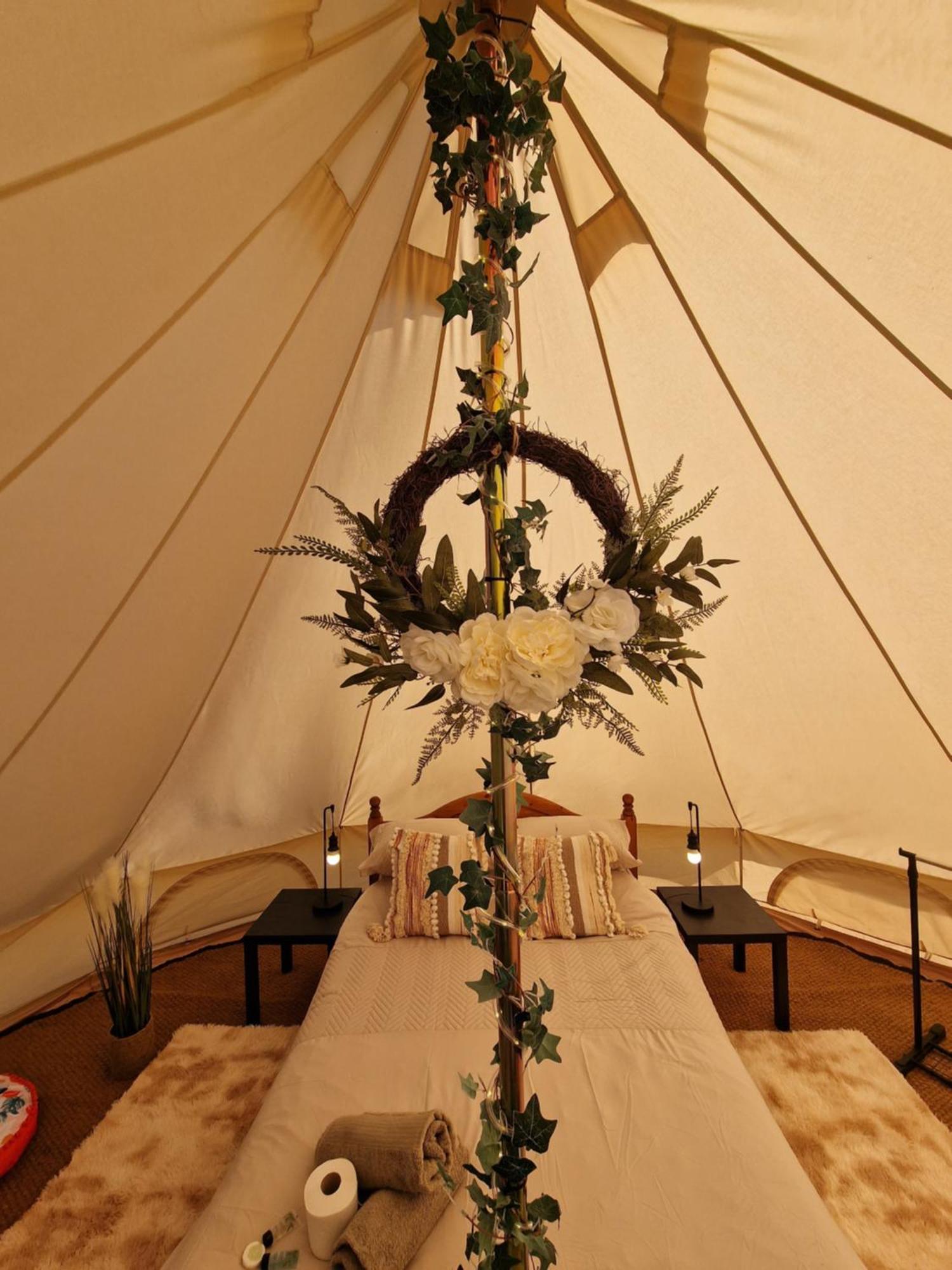 Beautiful 1-Bed Bell Tent In Holyhead Exterior photo